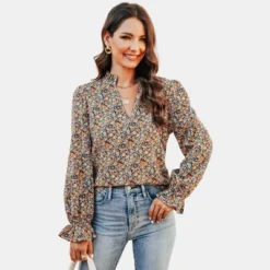 Women's Ditsy Floral Split Neck Top - Cupshe -BLAZER GUEST 16d97949 2bca 4bc7 8fe7 c195155e7bcd