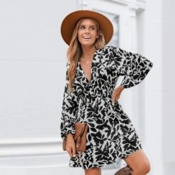 Women's Floral Print V-Neck Smocked Mini Dress - Cupshe -BLAZER GUEST 50373bbe d593 4ea3 853c e966f664f2d4