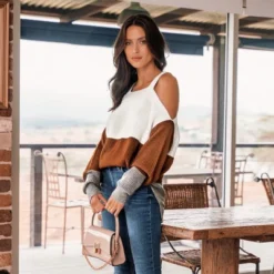 Women's Colorblock Open-Shoulder Sweater - Cupshe -BLAZER GUEST 5c68e4ce f0e5 460d b9fc 25c12e73b083