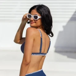 Women's Shell Stitch Triangle Bikini Top - Cupshe -BLAZER GUEST 5d6cf1ba f7a5 4635 8a38 fccb00cf9495