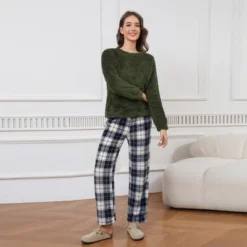 Women's Fuzzy Fleece Top & Plaid Pants Pajama Set - Cupshe -BLAZER GUEST b2eb07e2 fd6e 4804 a334 486edfa8f3e0
