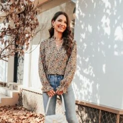 Women's Ditsy Floral Split Neck Top - Cupshe -BLAZER GUEST e71d2e12 5764 4b53 87dd e9bf92eeaae1