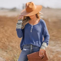 Women's Geo Print Half-Buttoned Henley Sweater - Cupshe -BLAZER GUEST fbe48ddc 355c 45fc 9593 5b6c554c13c2